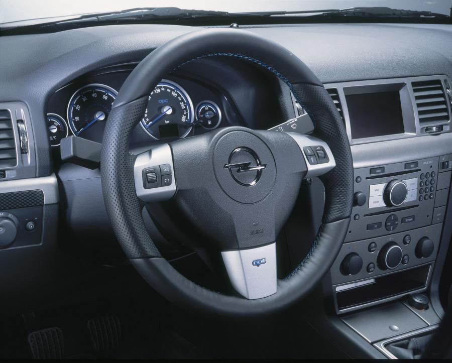  Opel Vectra OPC 2005 года  (фото 13 из 26)